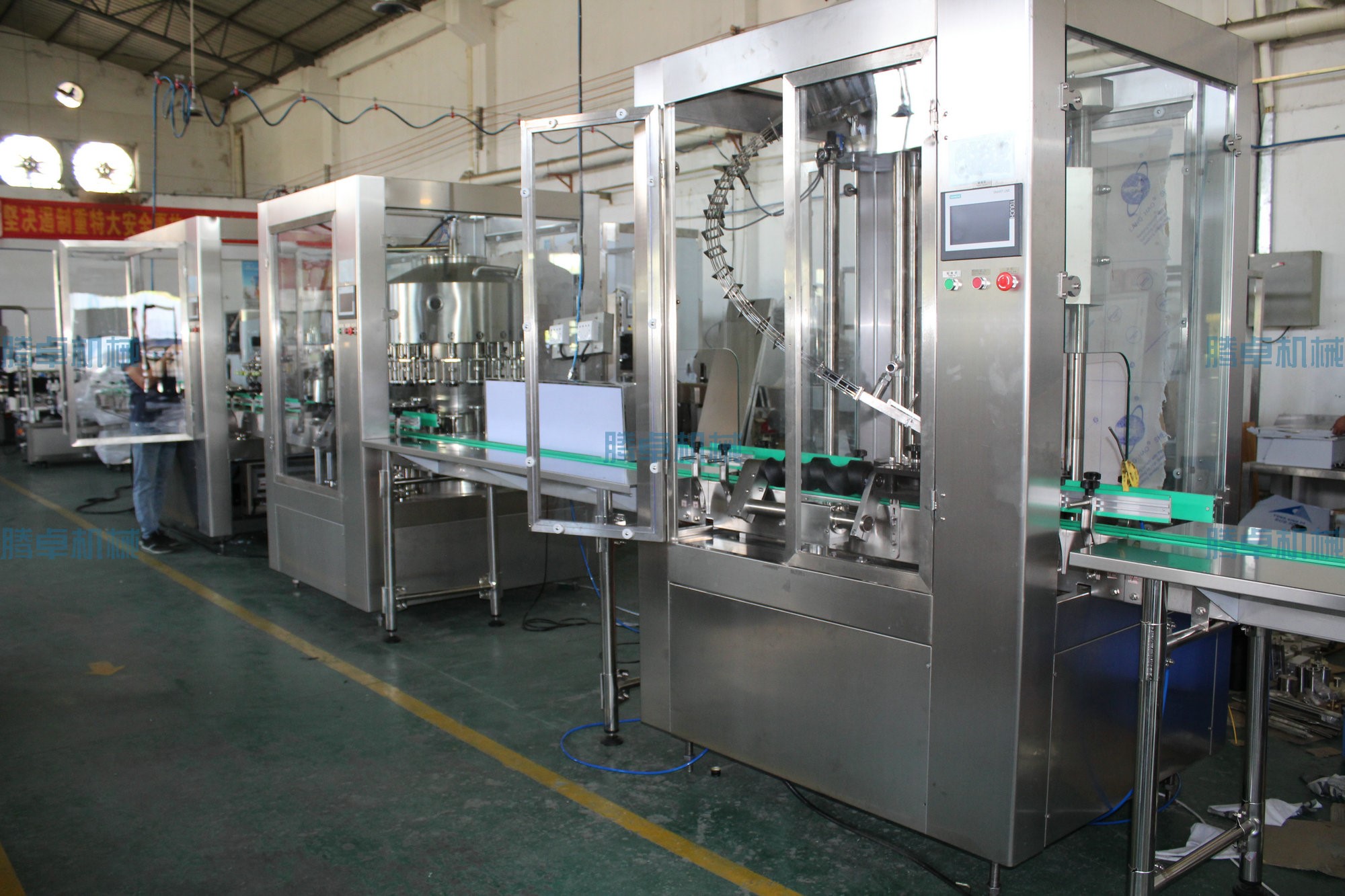 多頭回轉(zhuǎn)式旋蓋機(jī) 多頭回轉(zhuǎn)式旋蓋機(jī)