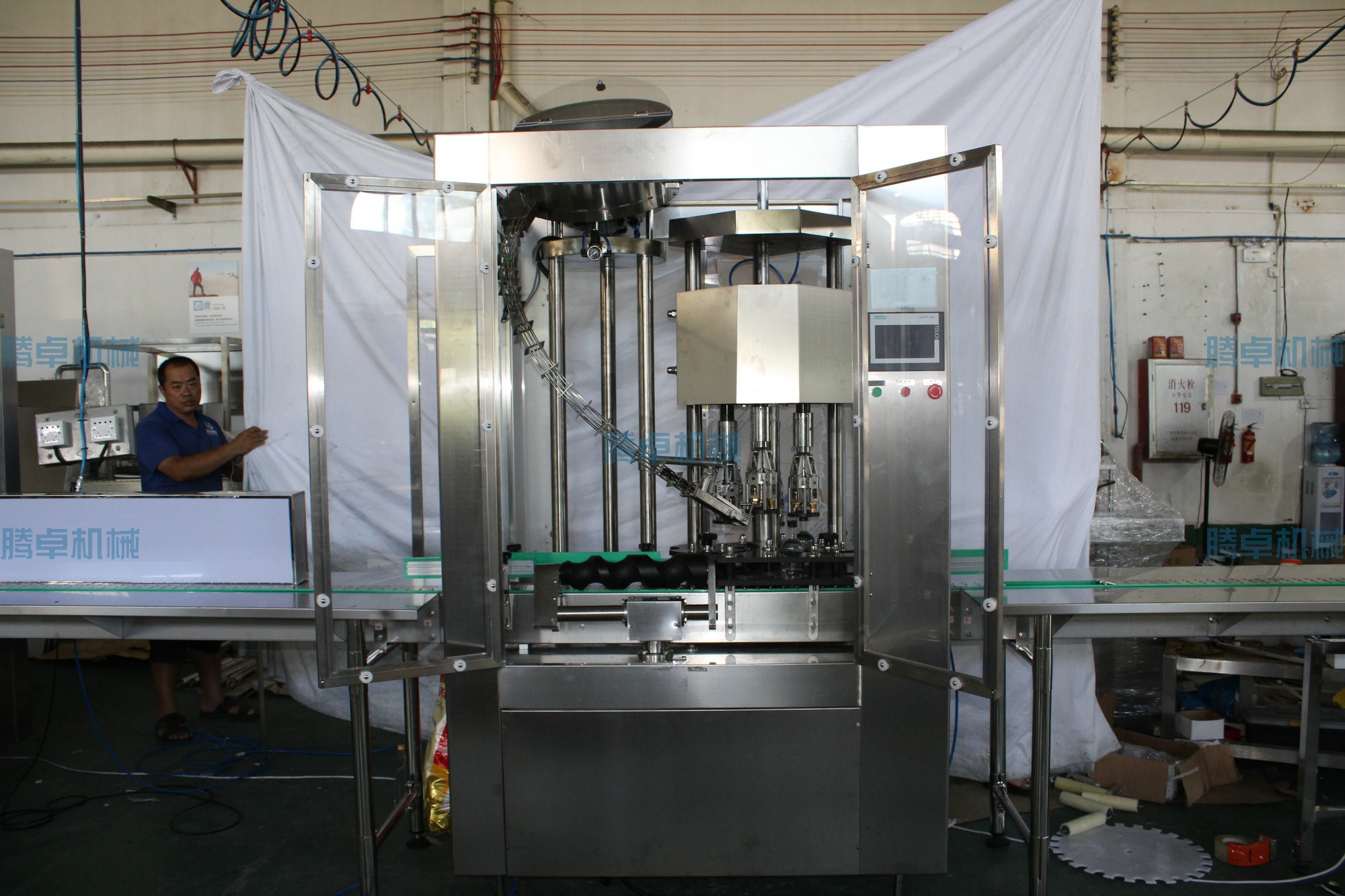 多頭回轉(zhuǎn)式旋蓋機(jī) 多頭回轉(zhuǎn)式旋蓋機(jī)